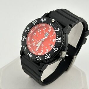 Vintage Luminox 3000/3900 Black and Red Military Dial 45mm Mens Watch